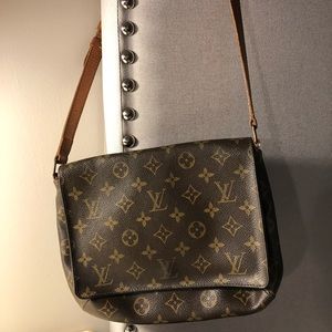 Vintage Louis Vuitton shoulder bag